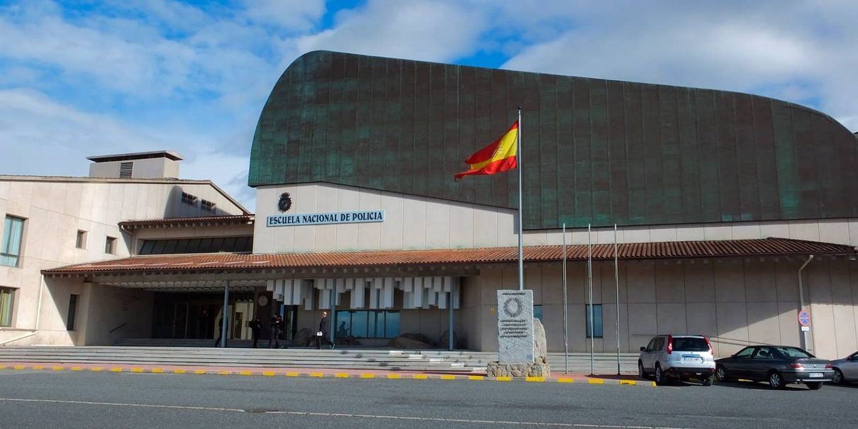La Escuela de Policía de Ávila acoge a los evacuados por el incendio de Burgohondo y pide pañales y potitos con urgencia