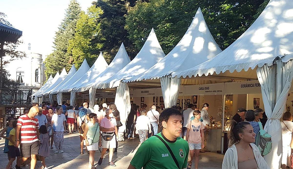 El Espolón se llena de barro y arte esta semana con la gran cita cerámica del verano burgalés