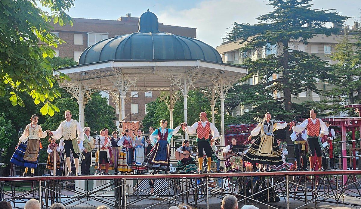 Miranda de Ebro cierra su mes de folclore con Anduriña y el grupo riojano Colectores en el parque Antonio Machado