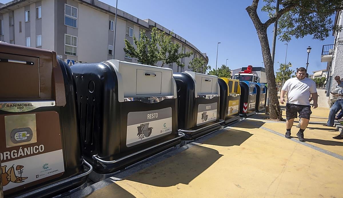 Cáceres estrena un sistema de recogida de basuras más moderno y eficiente con 570 nuevos contenedores