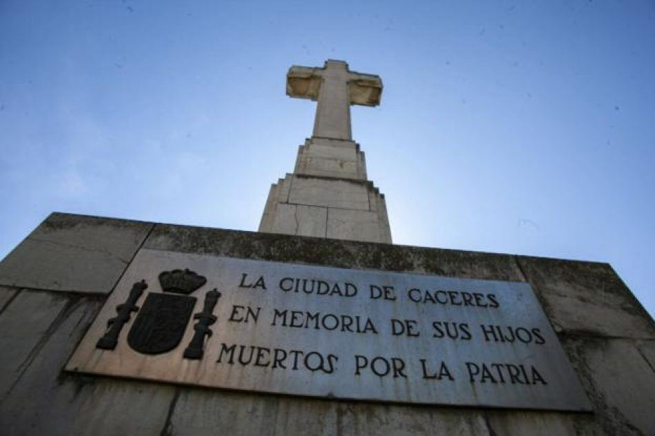 La batalla por la Cruz de los Caídos de Cáceres se recrudece con una gran movilización prevista para septiembre