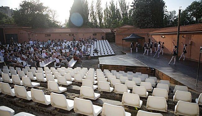 María Núñez, la joven de 24 años que mantiene viva la cultura alternativa en Cáceres mes a mes