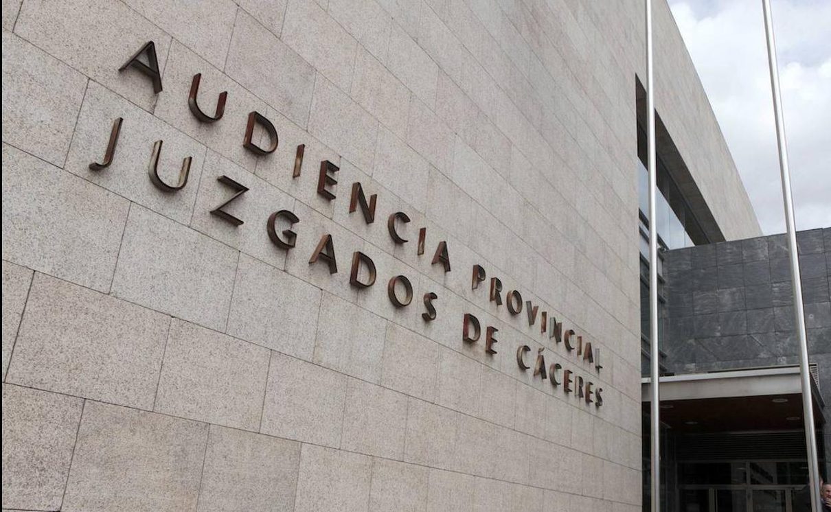 La pareja condenada por explotar a siete mujeres colombianas en Cáceres irá finalmente a prisión tras agotar todas sus opcion
