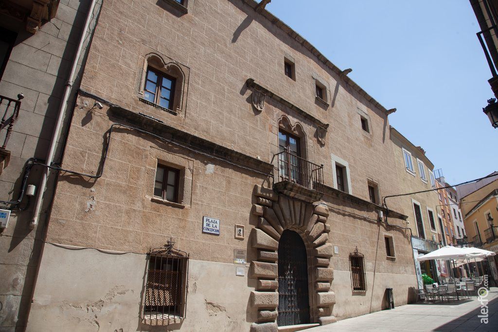 Arte extremeño toma el Palacio de la Isla de Cáceres con dos propuestas que mezclan emoción, color y collage