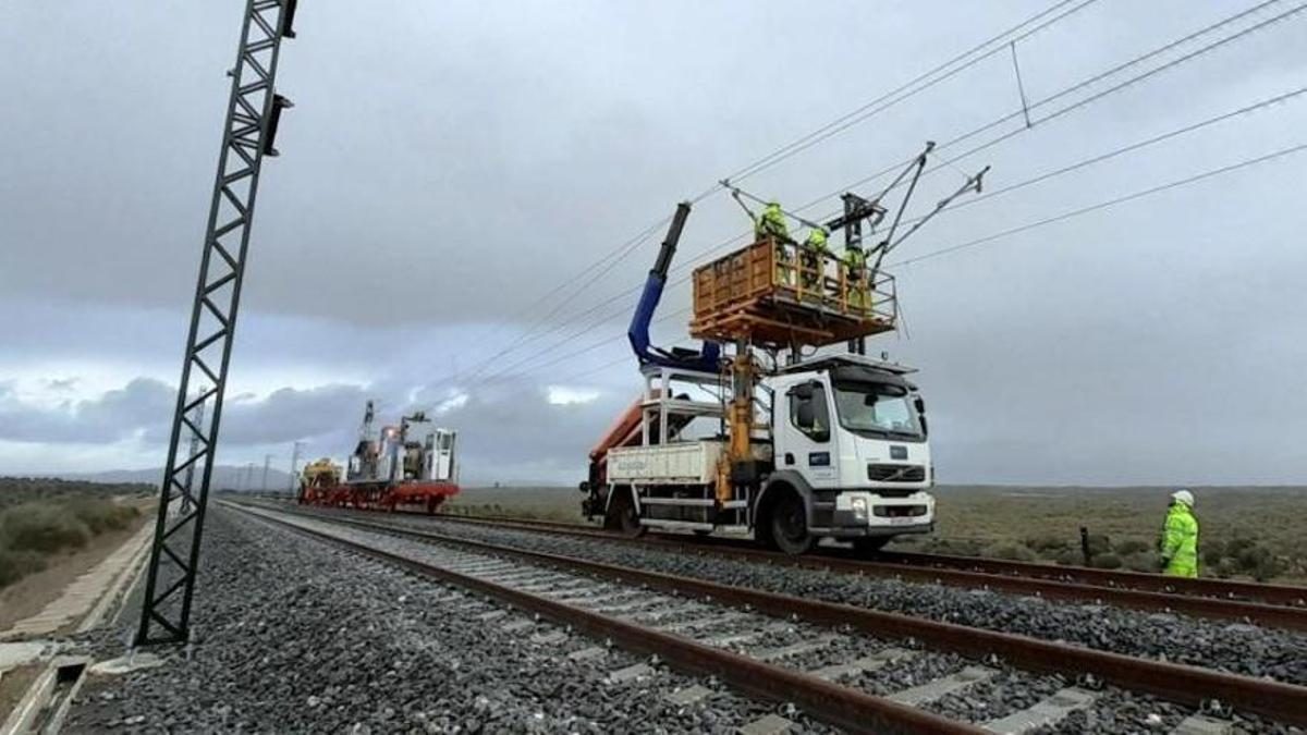 El tren entre Madrid y Badajoz da un paso clave hacia la electrificación total con las primeras expropiaciones en la provinci