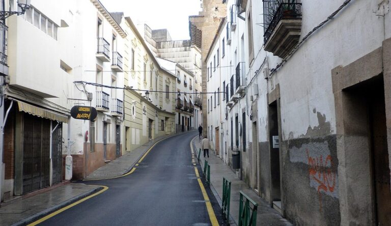 Cáceres vuelve a apostar por renovar la plaza de Santiago con casi 800.000 euros después de que la primera licitación no reci