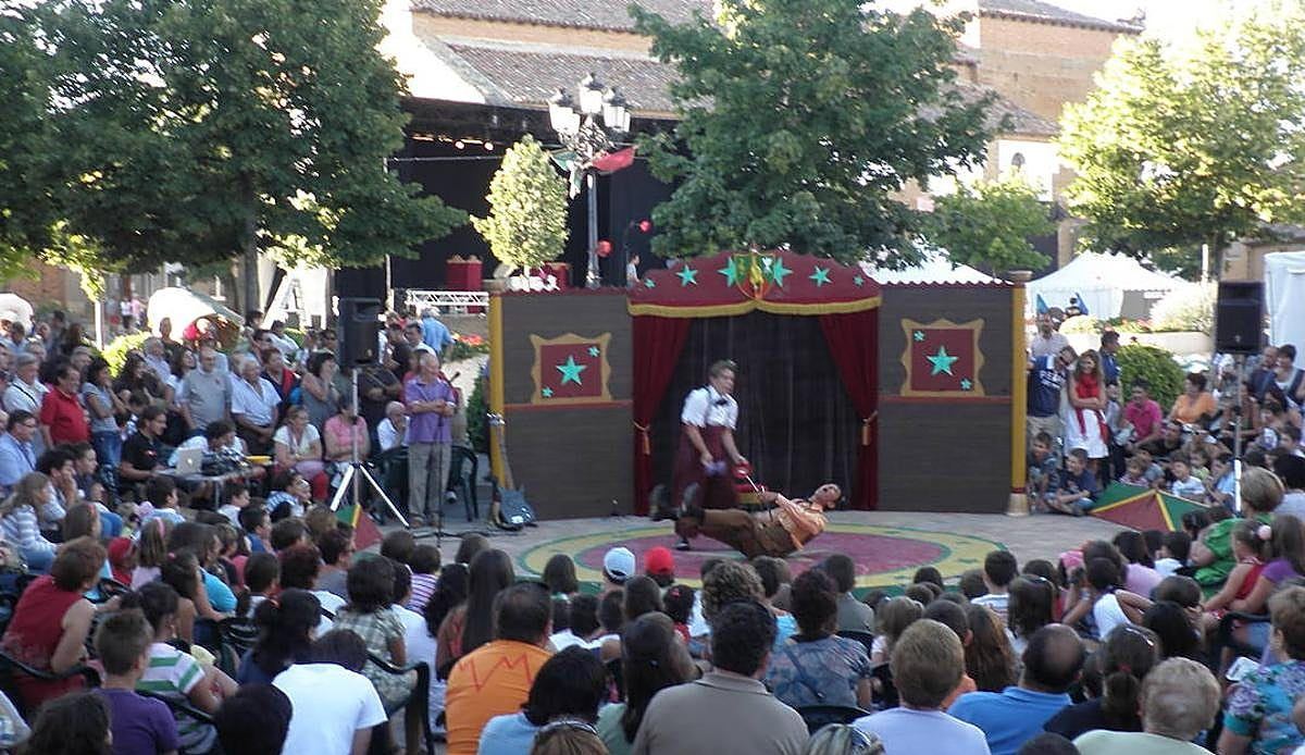 Gordoncillo no para en verano: teatro en bodegas, vinos, payasos y fiestas patronales llenan el municipio hasta septiembre