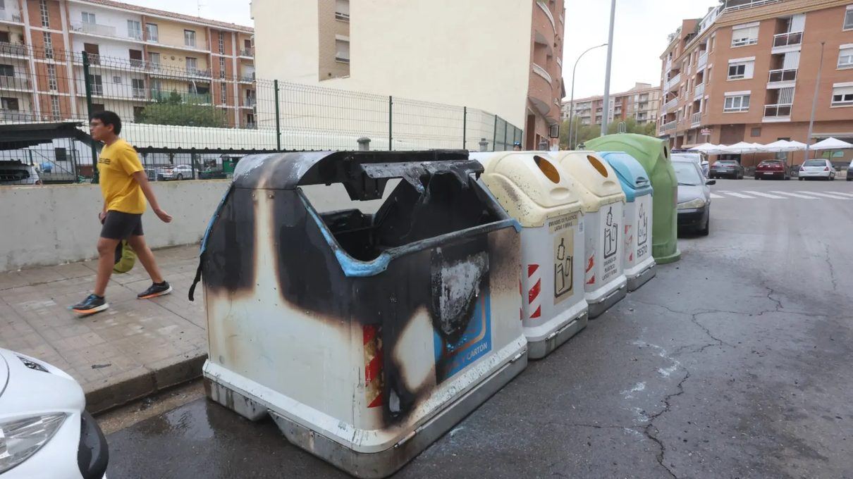 Vecinos de la calle Alfonso VI denuncian que un solo contenedor de papel no da servicio a 300 familias