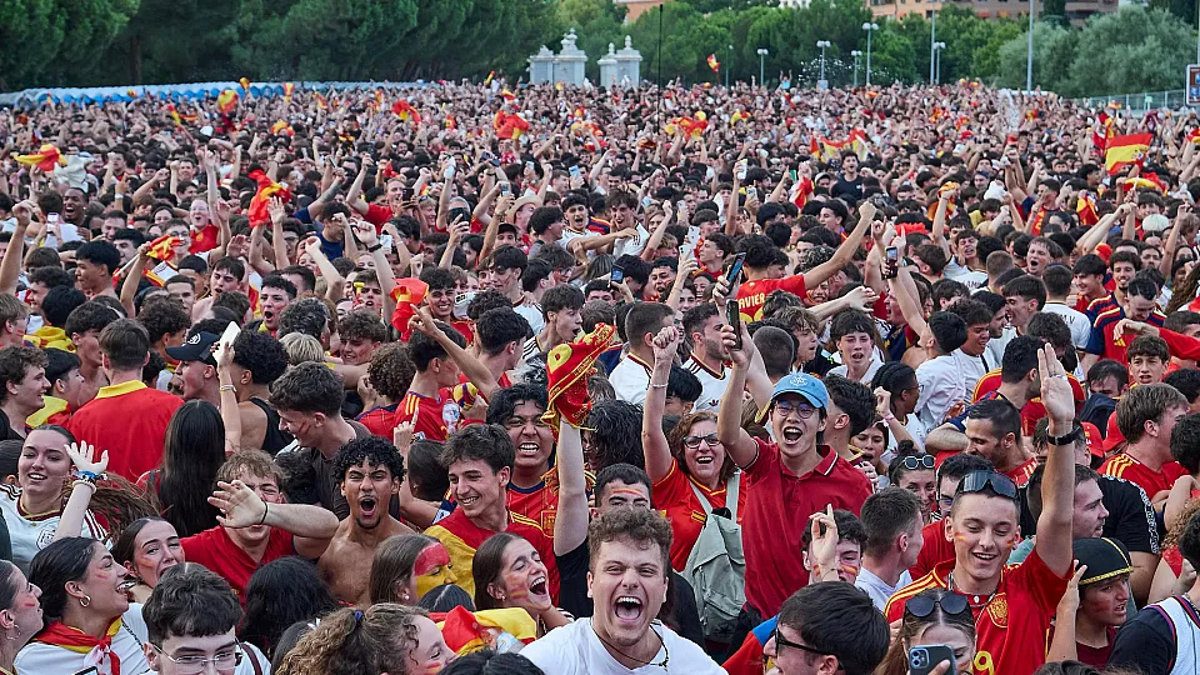 Madrid se viste de campeón: la selección española desfila hacia Cibeles con la segunda estrella del mundo