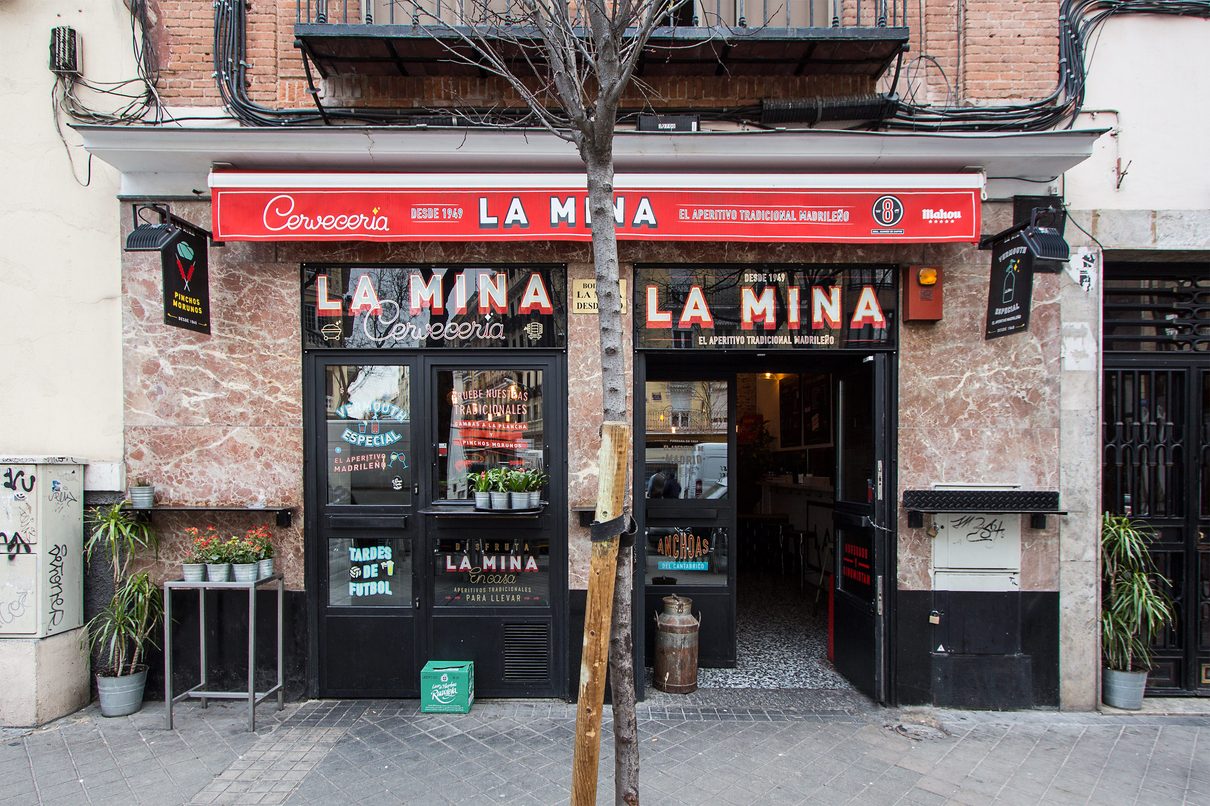 La Policía caza a dos ladrones en pleno asalto a un restaurante de Chamberí y los vincula a otros dos robos en el barrio