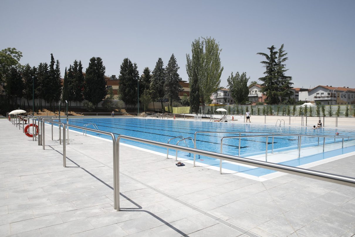 Un hombre de 63 años sufre una parada cardíaca en la piscina municipal de Moscardó y es trasladado al hospital en estado muy