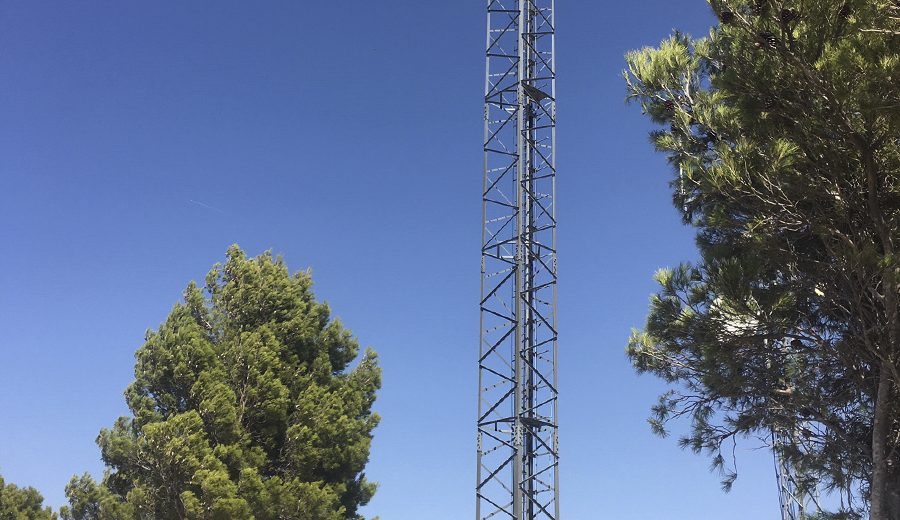 La comunidad de Binissafúller presiona para trasladar la polémica torre de telecomunicaciones y propone un emplazamiento alte