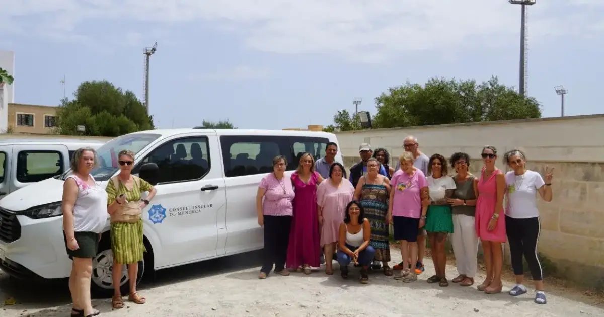 El centro de día para personas con discapacidad mental de Menorca estrena transporte propio tras años de contratar servicios