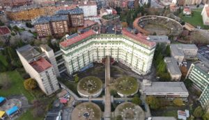 El viejo HUCA echa a andar hacia su desaparición: regresan los operarios tras más de un año de parálisis