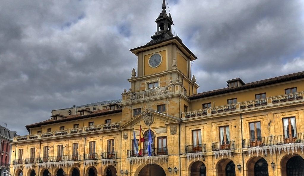 El PSOE lleva al Pleno la sombra de irregularidades que sigue nublando el Urbanismo de Oviedo