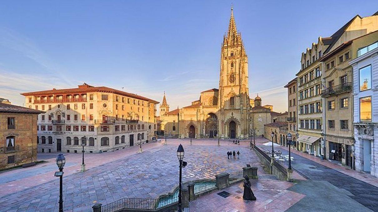 Oviedo recupera el tren turístico para animar las fiestas de San Mateo y la Navidad con un contrato de 30.000 euros