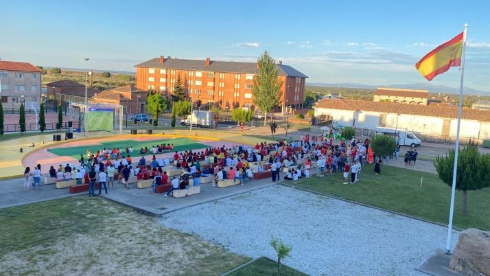 La frontera se borra en Fuentes de Oñoro: españoles y portugueses juntos para ver la final del Mundial