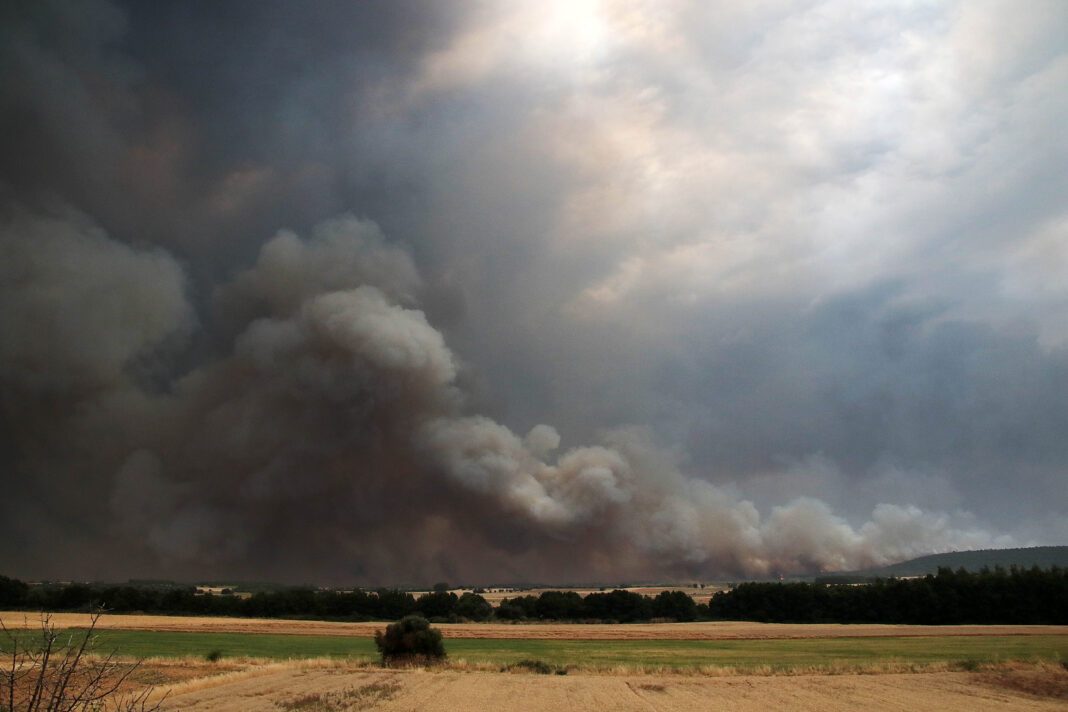 El incendio de Brieva deja a Tenzuela rodeada de cenizas y a sus diez vecinos sin aliento