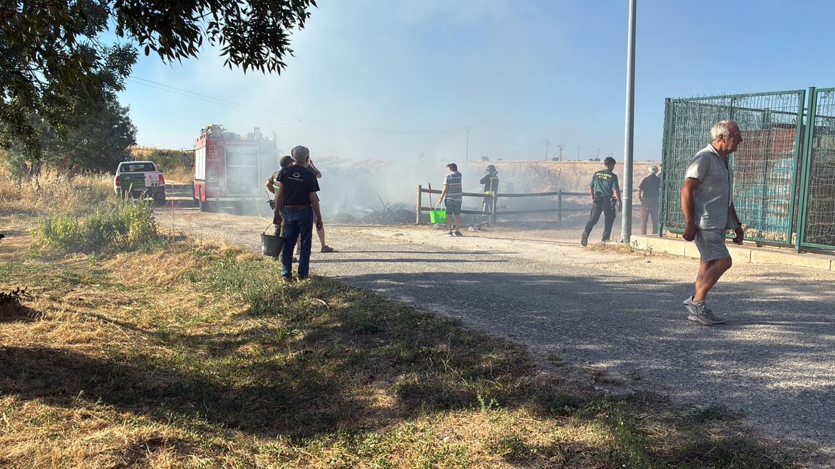 Los vecinos de Brieva regresan a casa y encuentran miles de hectáreas reducidas a ceniza