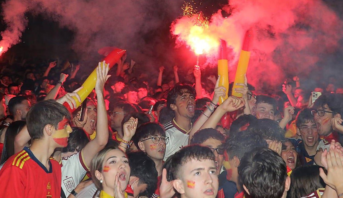 Segovia se rinde al mundo: más de 6.000 personas reviven la gloria mundialista junto al Acueducto