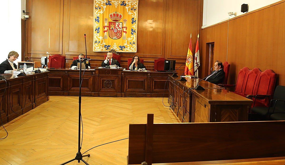 Doce años de prisión para el hombre que fingió ser estudiante superdotado de IE para abusar de una niña de doce años en Segov