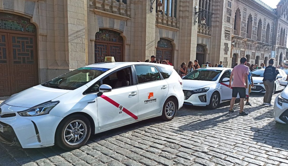 El taxi de Toledo cierra filas en el pleno y deja a Vox solo al intentar regular las VTC