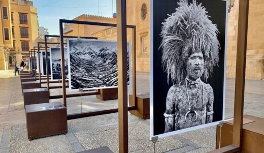 El arte desborda la plaza de Camarena en una exposición histórica por los 875 años del pueblo