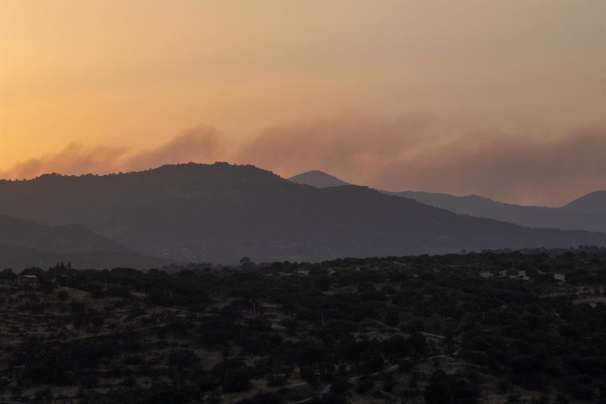 Los tres grandes incendios de Castilla-La Mancha entran en su fase final: Selas perimetrado, Almorox a punto y La Mierla en c