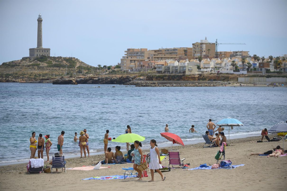 La Comunitat Valenciana pierde más de 63.000 plazas turísticas en un año y afronta el verano con la oferta más baja en mucho