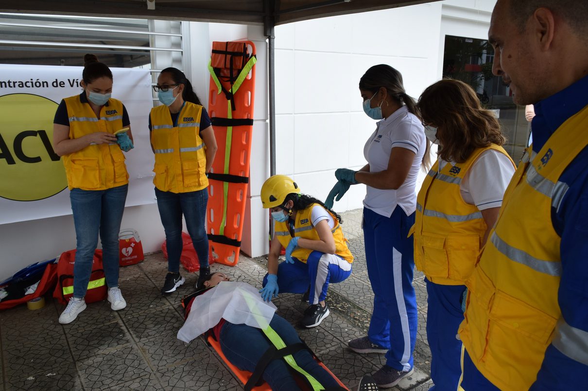 Espectadores, no el personal de emergencias, fueron los primeros en rescatar al triatleta muerto en el Ironman de Vitoria