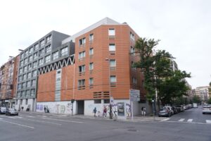 Un hombre de 42 años ingresa en la UCI del Txagorritxu tras ser apuñalado por su expareja en un piso social de Vitoria