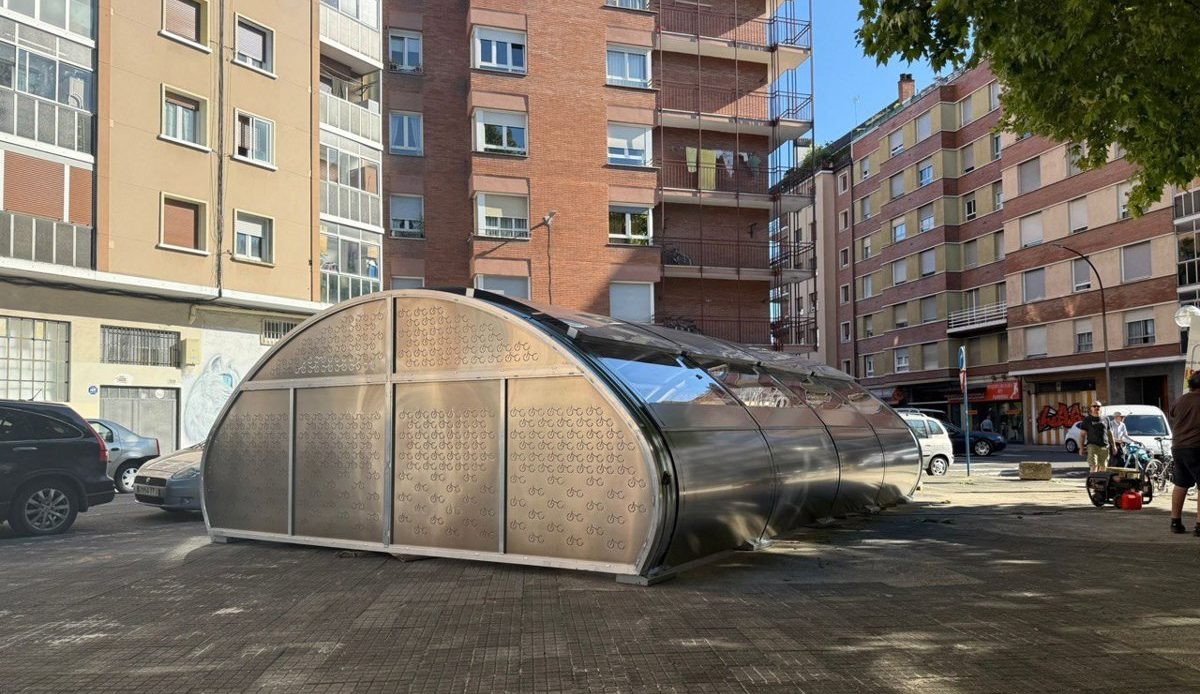 El barrio de Abetxuko recupera aparcamiento gracias a un viejo campo de fútbol olvidado