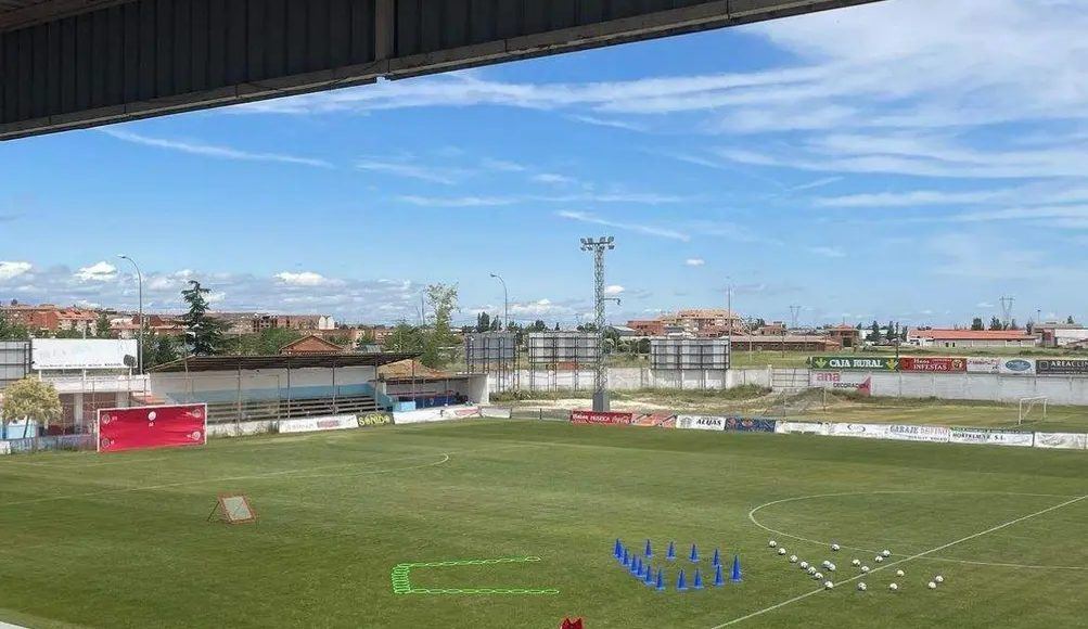 Once años después, Roberto Aguirre se reencuentra con el Zamora CF sobre el césped de Benavente