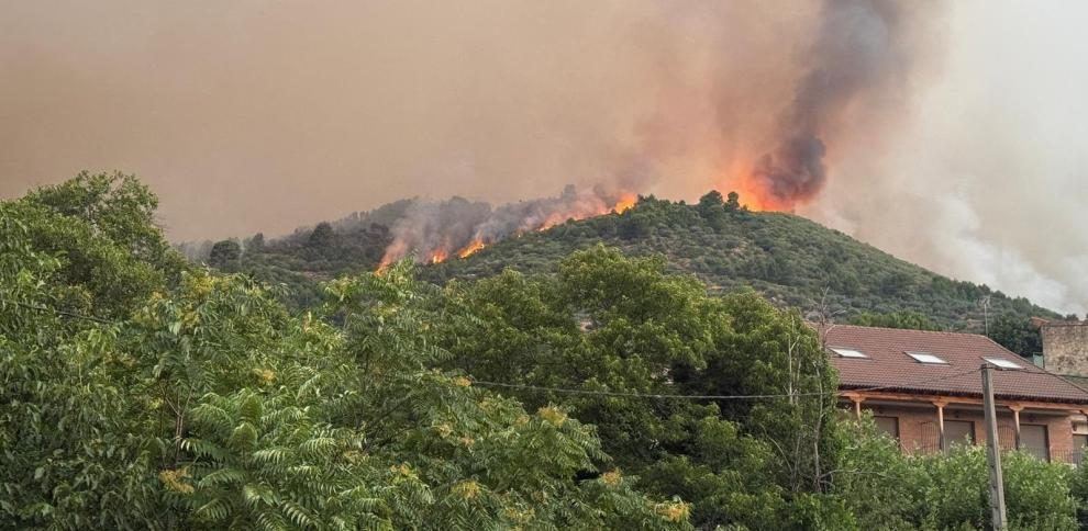 Mañueco anuncia casi 90 millones de euros para los vecinos de Ávila devastados por las llamas