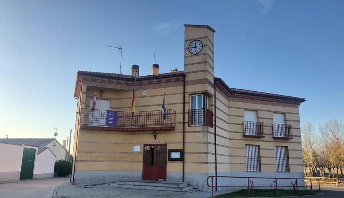 Una macrogranja en El Bohodón plantea 1.994 cerdos para evitar el control ambiental mientras el agua del pueblo lleva una déc