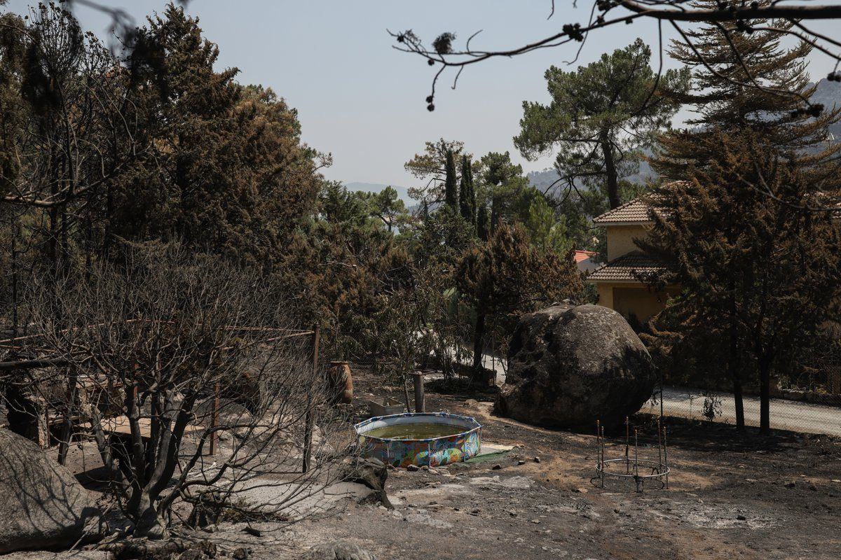 Los vecinos de once pueblos abulenses vuelven a casa tras levantarse todas las restricciones del incendio de Burgohondo