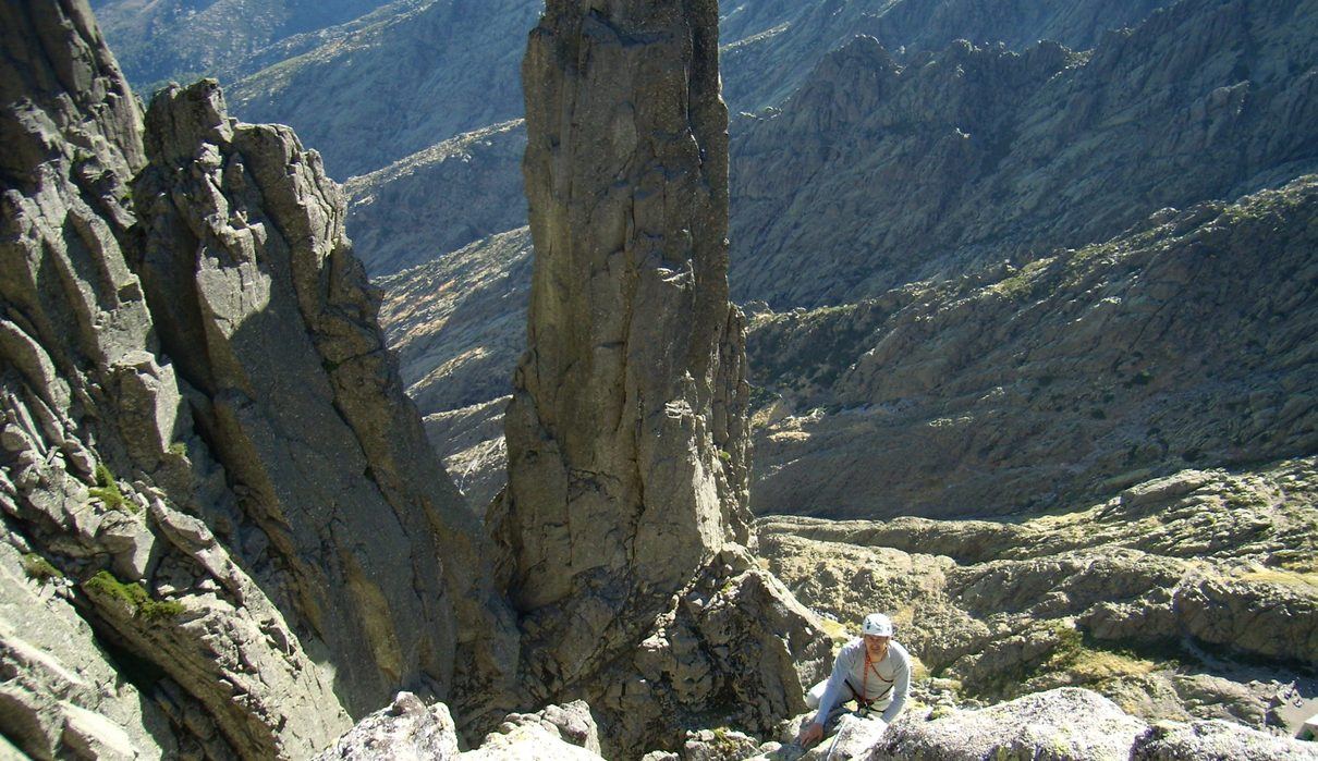 Un escalador resulta herido en el Torreón de los Galayos y tiene que ser rescatado en pleno corazón de Gredos
