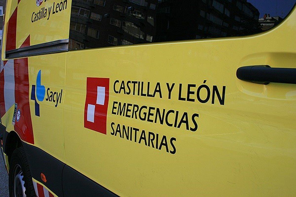 Un turismo atropella a una mujer en la plaza San Nicolás de Ávila y provoca la intervención de los servicios de emergencia
