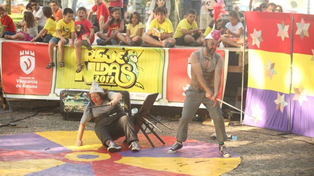 El corazón de Ávila late al ritmo del circo con una jornada de arte callejero en el Mercado Chico