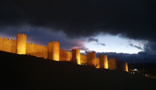 Ávila se detiene ante el cielo: el eclipse marca un momento histórico en toda la provincia
