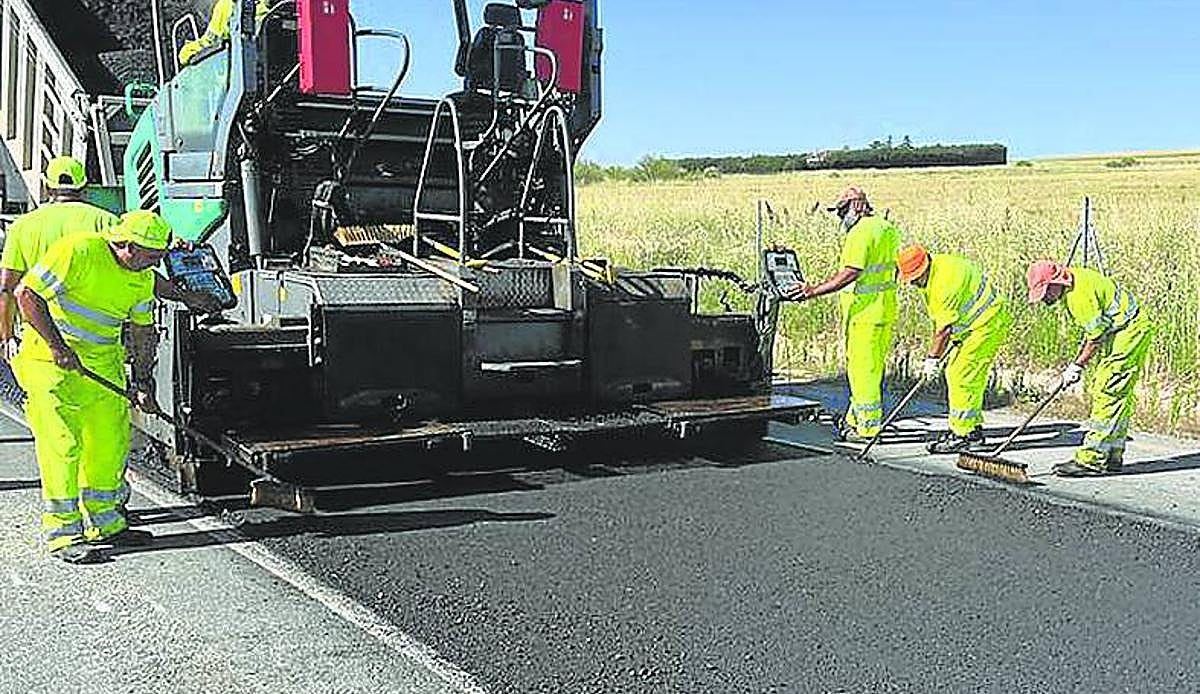 Ávila prueba en la A-601 una carretera construida con materiales reciclados en un proyecto pionero en Castilla y León