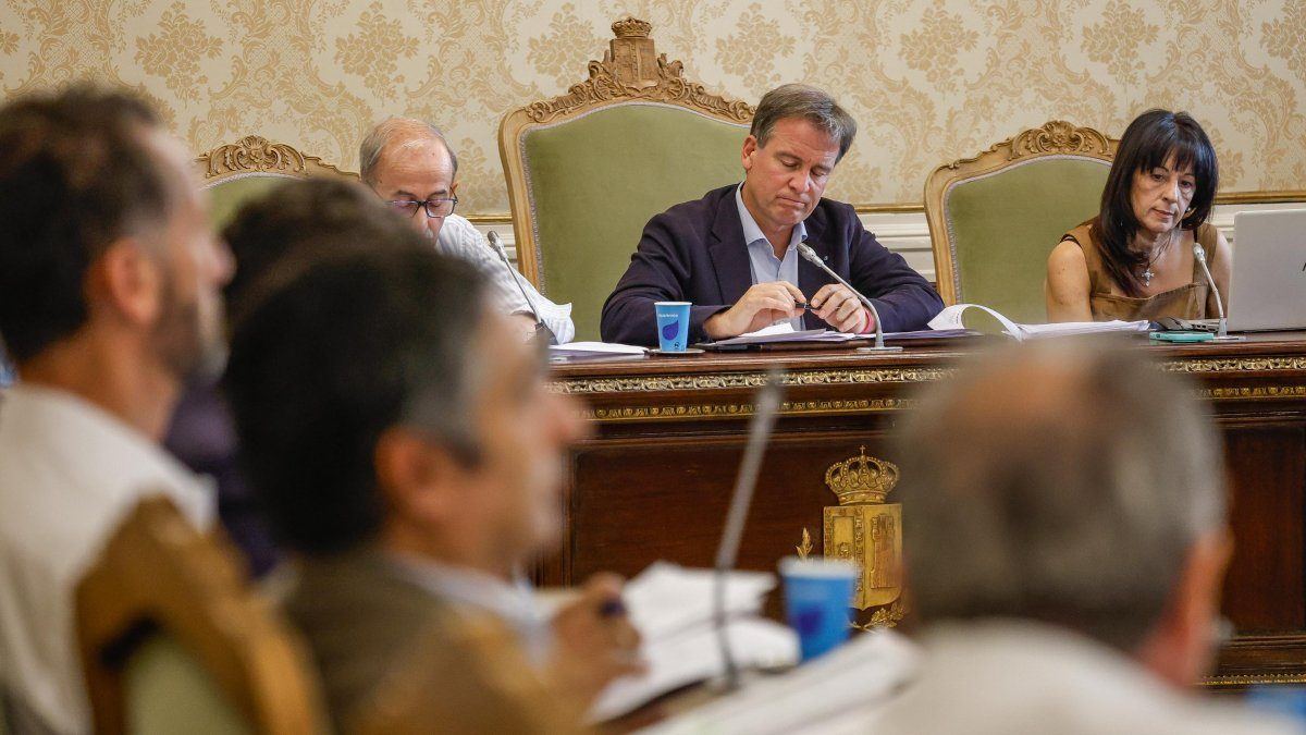 La Diputación de Burgos llevará al Pleno este viernes la exigencia de desplegar al Ejército en las fronteras de Ceuta y Melil