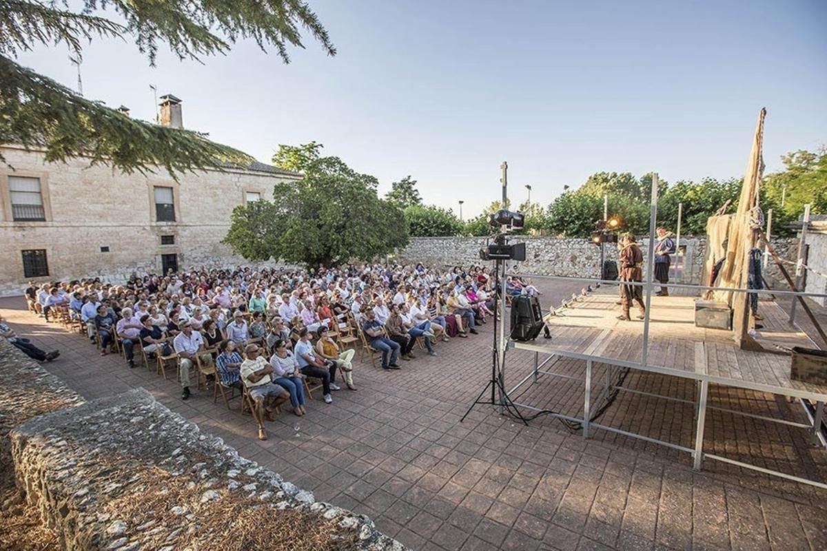 Casi 500 vecinos se unen en Villanueva de Gumiel para plantar cara al cáncer