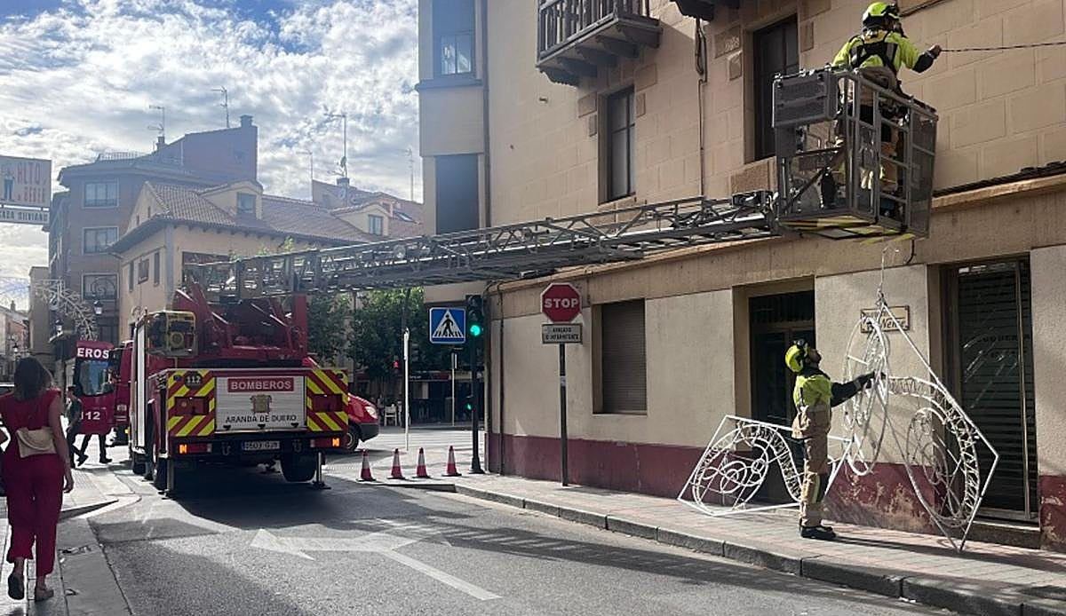 Aranda de Duero refuerza la seguridad de su iluminación festiva tras los desprendimientos del año pasado