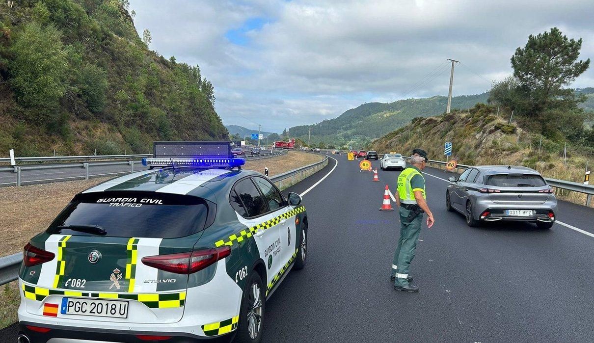 La Guardia Civil descubre más de 220 gramos de droga ocultos en un coche que estaba señalado por un atraco a una joyería
