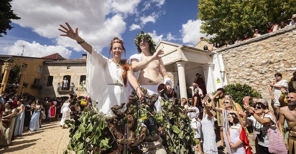 Baños de Valdearados se rinde a Baco y conquista TikTok en su 26ª bacanal romana