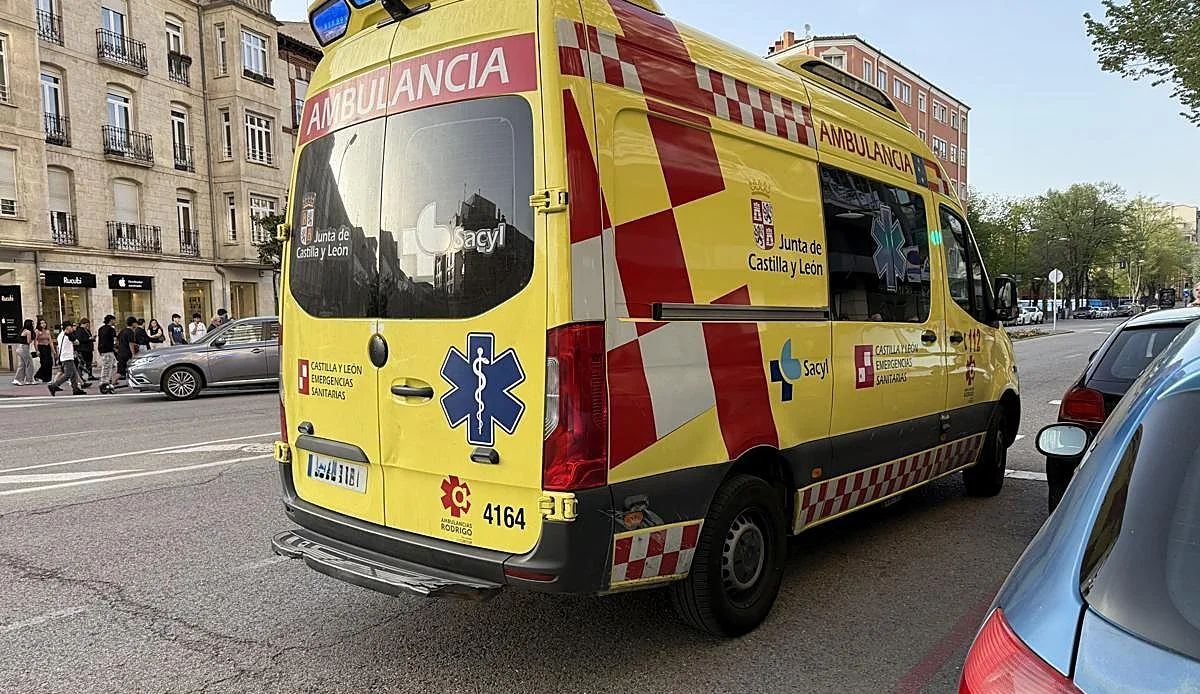 Tres heridos, entre ellos una menor, tras el choque entre un autobús urbano y un turismo en pleno Burgos