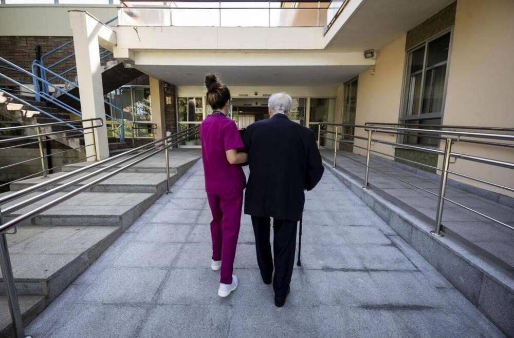 Las residencias públicas de Burgos, al límite: enfermeras insuficientes para atender a los mayores más vulnerables