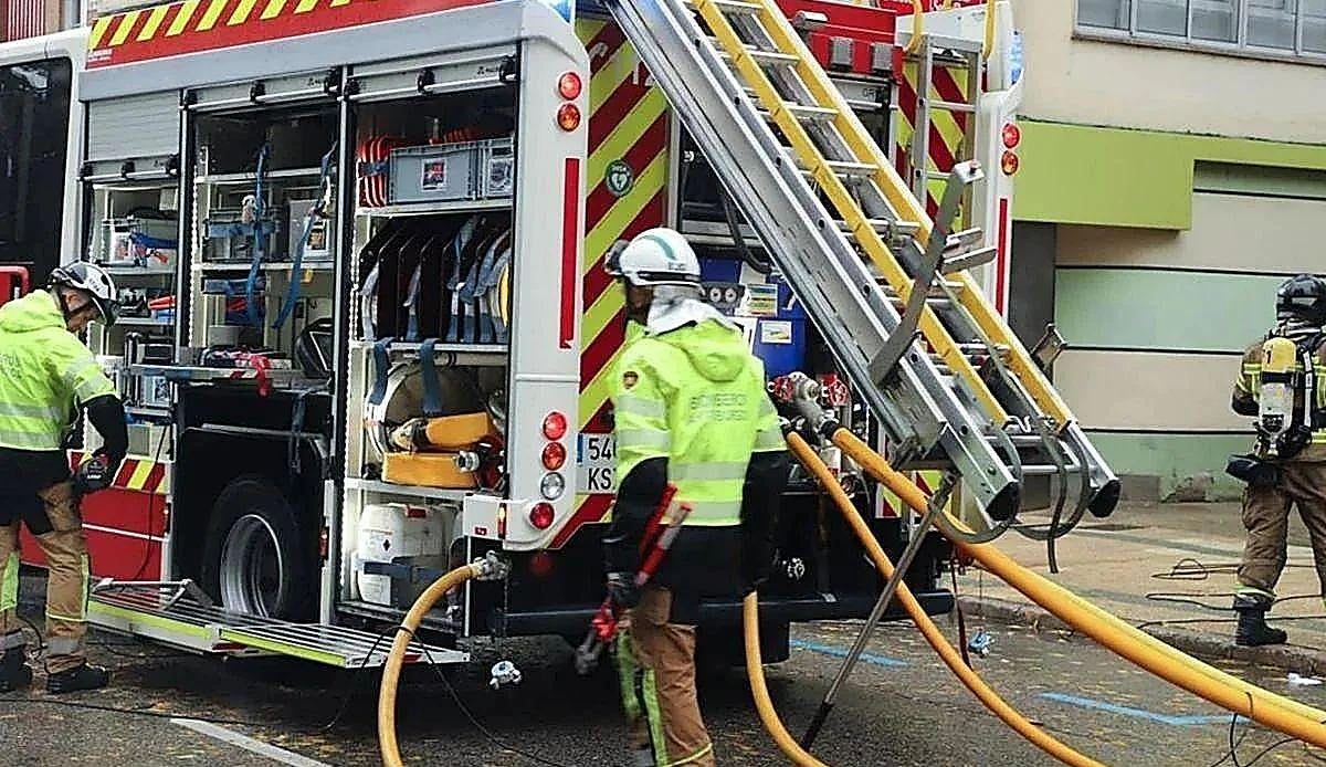 Dos incendios en plena madrugada dejan cuatro intoxicados por humo en Burgos y Carcedo