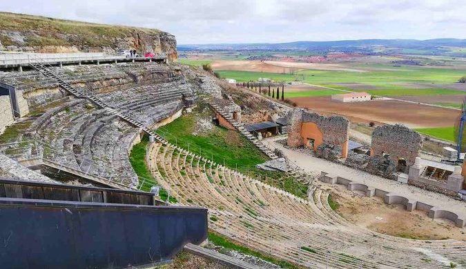 El yacimiento romano de Clunia lleva teatro, circo y música en vivo a doce pueblos de la provincia de Burgos